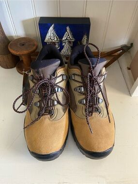 Men's Tan Suede Steel Toe Shoes - Durable construction site shoe